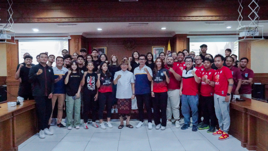 Sekda Wayan Adi Arnawa Lepas Atlet Bola Basket Bali Kualifikasi PON XXI 2023